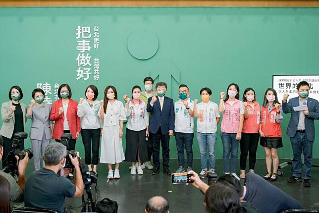 陳時中提出性別與照顧政見，多位黨籍議員及參選人到場。