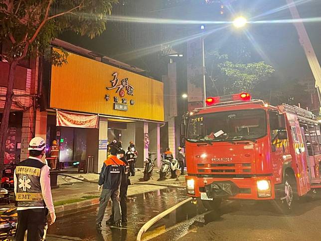 火鍋街老爺燒烤店發生火警，幸未造成人員傷亡。（記者吳文欽攝）