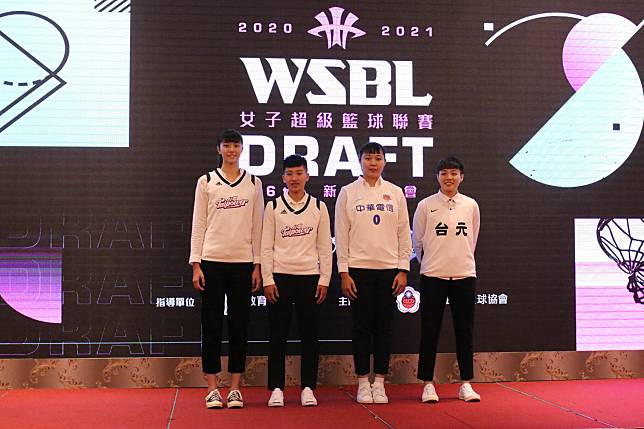 陳孟欣是2020的WSBL選秀狀元，與佛光隊友劉昕妤一起被選進台電，現在又一起加入國泰。