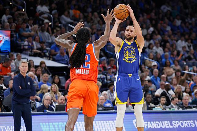 NBA「大三分時代」的開啟者，絕對是靠著三分球奪冠的Stephen Curry。(圖片來源 LINE TODAY：AP/達志影像）