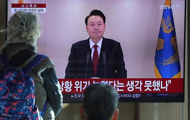 People watch a televised address by South Korean President Yoon Suk-yeol at Seoul Railway Station in Seoul, South Korea, Dec. 12, 2024. (Xinhua/Yao Qilin)