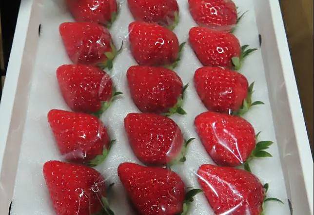 自日本香川輸入的鮮草莓，被檢出農藥殘留阿納寧。（圖／食藥署）
