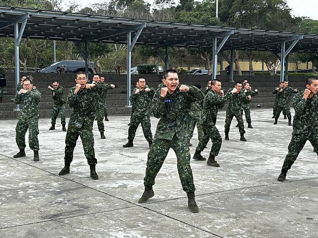 桃園許姓義務役男在嘉義陸軍步兵101旅服役15天，今年趁著端午節放1天假逾假未歸，棄役潛逃，桃園地院簡易判決，依無故離去職役逾6日罪判拘役40日，得易科罰金4萬元，可上訴。示意圖，非新聞當事人。記者洪哲政／攝影