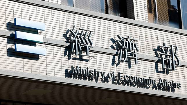 經濟部所屬國營企業今年再招考665人，起薪上看4.2萬元。廖瑞祥攝