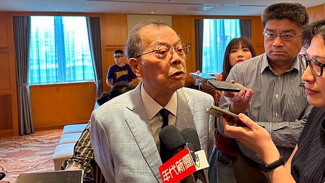 力積電董事長黃崇仁出席自家公司記者會，會後接受媒體聯訪。戴嘉芬攝