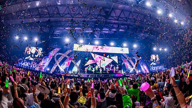 日本VTuber女子團體「Hololive」在舉行演唱會期間有粉絲昏倒，台灣觀眾出手相助。（圖／翻攝自Ｘ＠hololivetv）