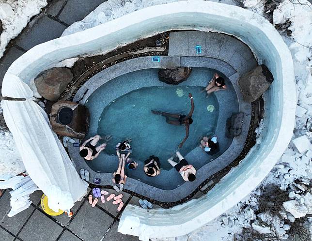 An aerial drone photo shows visitors enjoying themselves in a hot spring pool surrounded by ice and snow at a hot spring resort in Shenyang, northeast China's Liaoning Province, Jan. 17, 2025. (Xinhua/Li Gang)