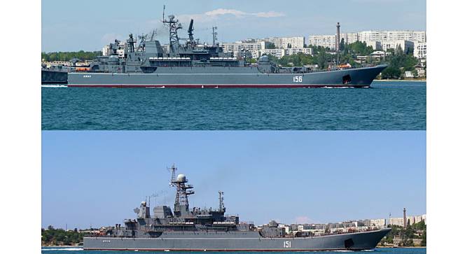 俄國黑海艦隊大型登陸艦亞馬爾號（上）與亞速號。維基百科