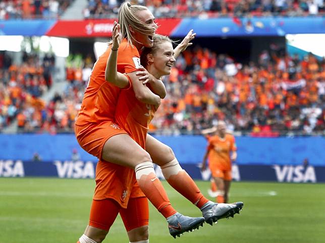 荷蘭女足在世盃次輪分組賽3:1撃敗喀麥隆。（美聯社）