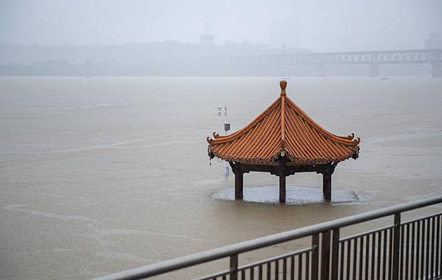 This photo taken on June 29, 2024 shows a pavilion submerged in floodwater in Wuhan, central China's Hubei Province. (Xinhua/Hu Jingwen)