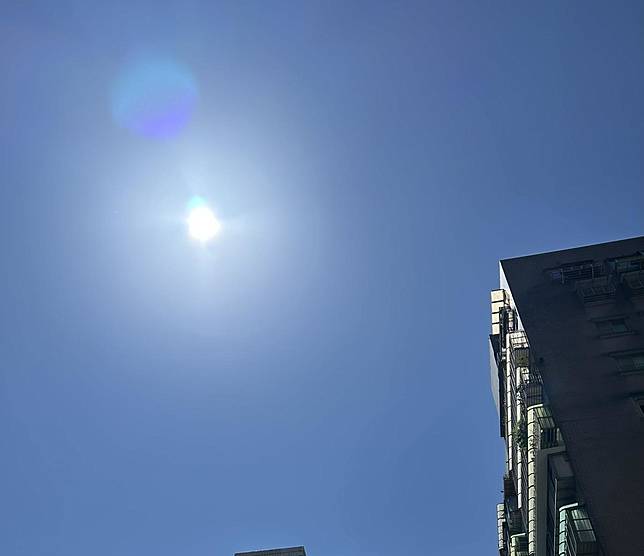 WBGT高峰之所以落在上午而非午後，關鍵在於雲層的消長。（圖／高珞曦攝）