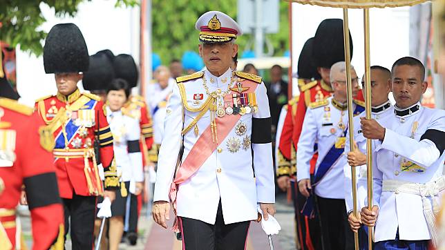 ในหลวง-พระราชินี ทรงบำเพ็ญพระราชกุศล 50 วัน ประธานองคมนตรีและรัฐบุรุษ