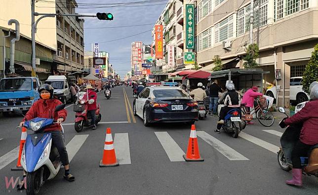 西螺年貨大街湧人潮　警方管制有序恢復順暢