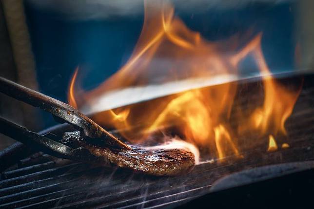 中秋烤肉要注意4原則，享用美食同時兼顧健康。（示意圖／取自unsplash）