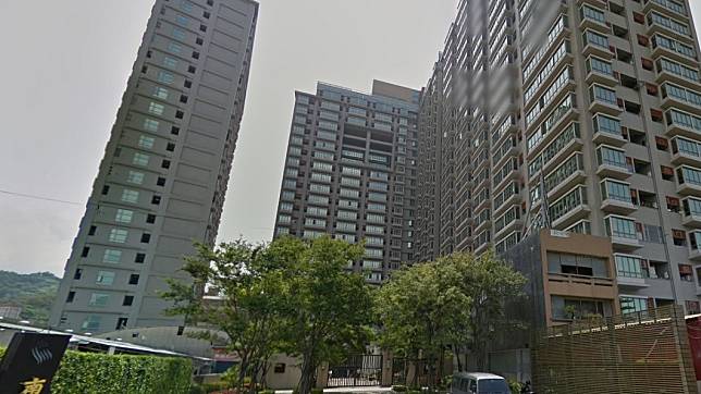 47歲何姓男子疑似因為情緒不穩，返家之後從10樓住處跳樓輕生。圖／翻攝自GoogleMap