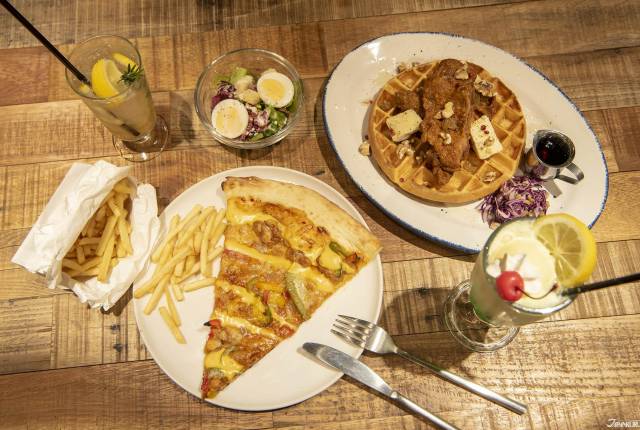 
<p>紐約style的PIZZA GLORY，整片PIZZA直徑有50公分！從甜在心的巧克力棉花糖、肉丸、經典蕃茄起司等等滿君滿意！</p><p>
</p><p>
</p><p>
<b>PIZZA GLORY</b></p><p>
</p><p>
店鋪位置｜8F</p><p>
<a href=