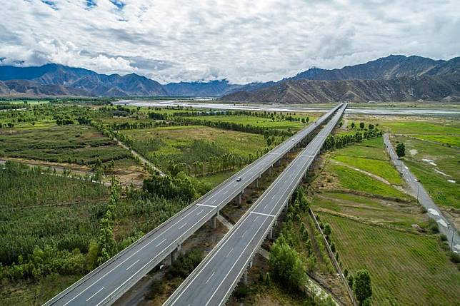 An aerial drone photo taken on June 27, 2024 shows a view of a high-grade highway linking Lhasa and Xigaze in southwest China's Xizang Autonomous Region. (Xinhua/Tenzing Nima Qadhup)
