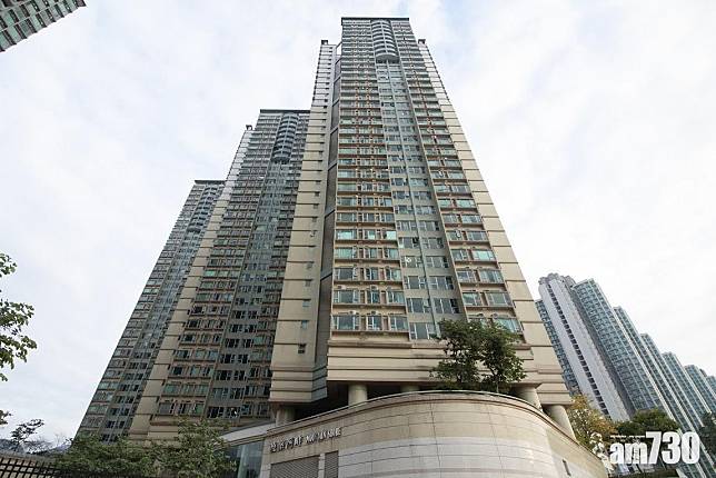 馬鞍山曉峰灣畔兩房高層戶以608萬元沽出，呎價逾1.2萬元，3年貶值14%。