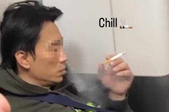 網上流傳一名男子在港鐵車廂吸煙。(Instagram帳戶「mtrsleepers」)