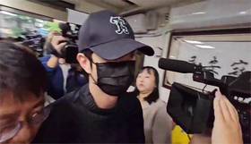 棒棒堂小杰等多名藝人今遭檢警拘提到案。圖／台視新聞