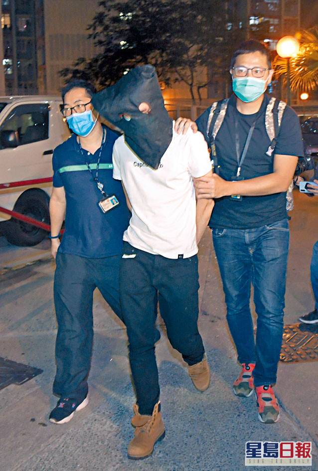 黃鈞華涉刺傷防暴警及後被捕。