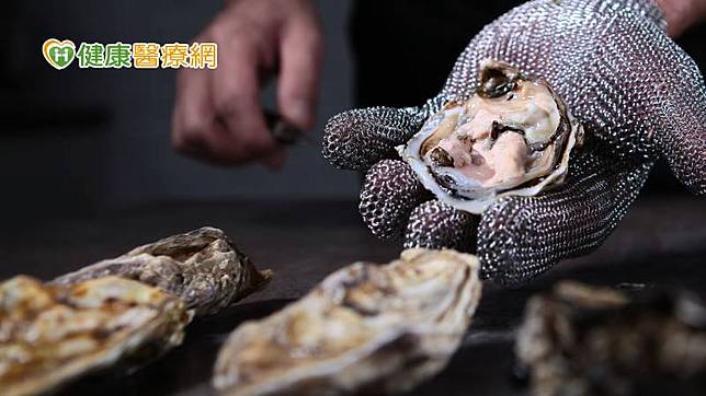在台灣，民眾常因食用生蠔或未經煮熟之甲殼類等「海產食品」或在烹煮過程中受到腸炎弧菌污染而造成食物中毒。