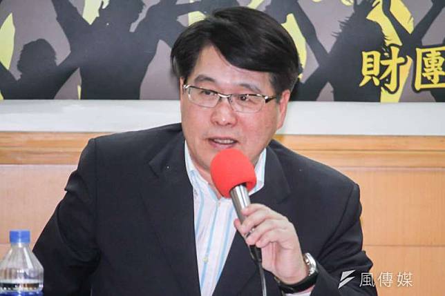 台灣民意基金會董事長游盈隆（見圖）日前以「沆瀣一氣」形容民進黨扭轉公投，遭駐德代表謝志偉批「措辭不當」，游盈隆4日回應表示「用字遣詞都經過大腦。」（資料照，蔡親傑攝）