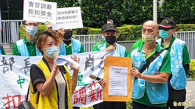 中華快遞7月6日再赴交通部抗議要求調薪5000元、不扣獎金，否則不排除全台總罷工。(資料照)