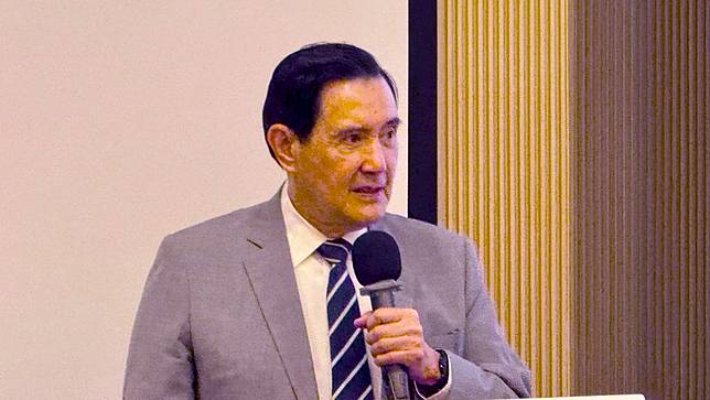 前總統馬英九出席「賴政府執政一週年研討會-兩岸關係如何突圍？」研討會。郭宏章攝