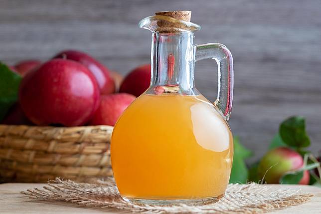 Recent studies have found that drinking apple cider vinegar keeps blood sugar levels stable, and helps with weight loss and reducing sugar cravings, but some experts are not convinced. Photo: Alamy