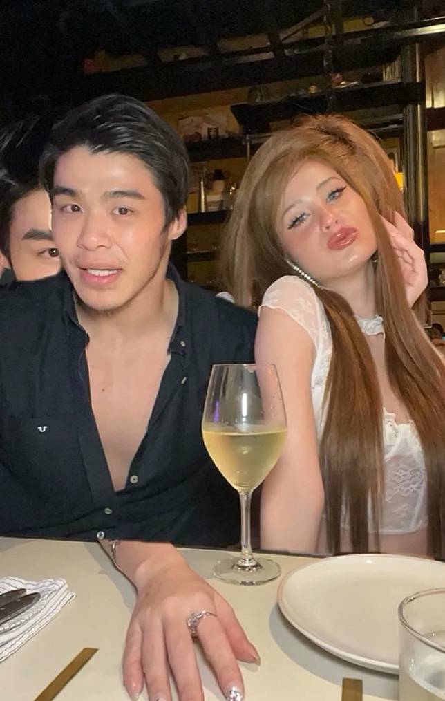 ส่องหนุ่มข้างกาย