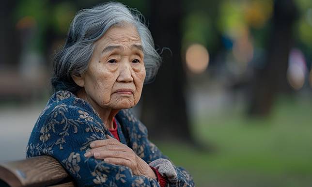 婦人脊椎側彎一度只能坐輪椅，靠AI微創手術第2天就能下床走