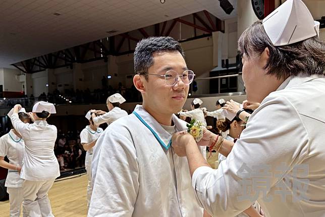 弘光科大護理系大二生江祥安曾任職於台積電，選擇華麗轉身投入護理專業。弘光科大提供