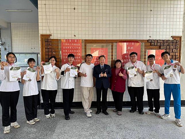 第一屆IFBA國際交流暨餐飲大賽，華德工家餐飲管理科奪得二金五銅佳績。（圖：華德工家提供）