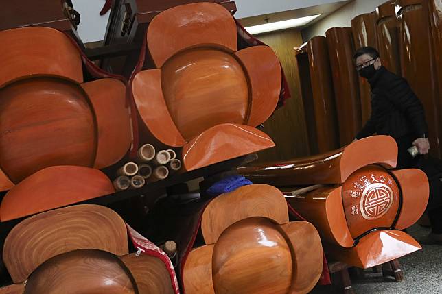 A coffin shop in Hung Hom. The city has been facing a shortage of coffins since factories in Guangdong province were ordered to close until February 10 to contain the spread of the coronavirus. Photo: K.Y. Cheng