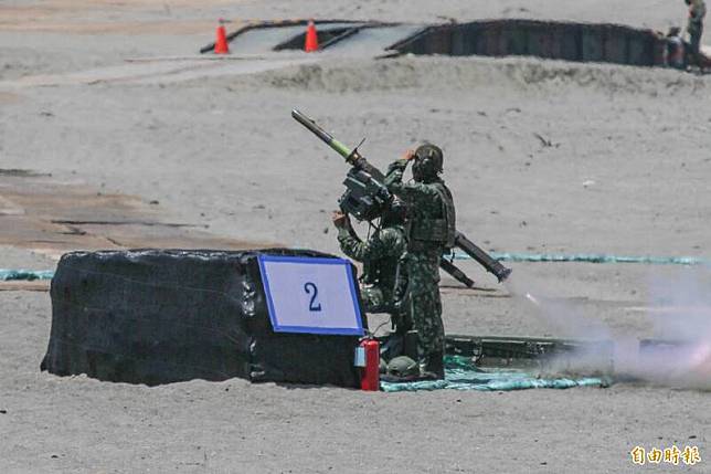 國軍在滿州九棚地區進行刺針飛彈訓練。(記者蔡宗憲攝)