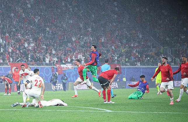 Players of Türkiye celebrate after the UEFA Euro 2024 round of 16 match between Türkiye and Austria in Leipzig, Germany on July 2, 2024. (Xinhua/Bai Xuefei)