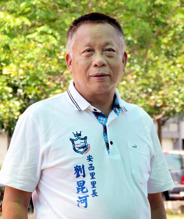 安西里長劉昆河結合環保志工，營造健康清淨的生活家園。（記者陳治交攝）