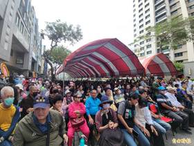 童小芸投入議員選戰，服務處正式成立，2千餘人到場力挺。(記者王姝琇攝)