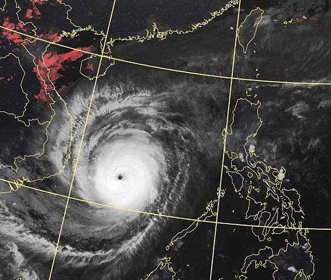 「雷伊」颱風再度增強為強烈颱風，其風眼在雲圖上清晰可見。(圖擷自中央氣象局)