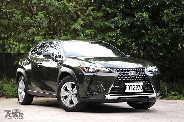  Lexus UX