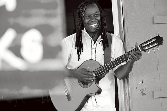 นักร้องดังฮอนดูรัส เสียชีวิตเครื่องบินตกทะเลแคริบเบียน ยอดตายรวม 12 ศพ