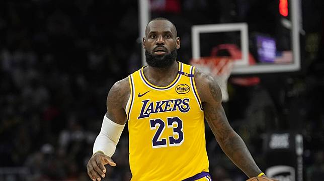 LeBron大三元、AD生涯1.8萬分　湖人開季主場不敗