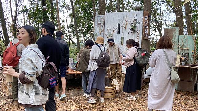 灰熊綠展吸引眾多遊客到場尋寶。（記者張淑娟攝）