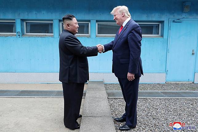 美國總統川普與北韓領導人金正恩6月底於兩韓邊界的非軍事區見面。（湯森路透）