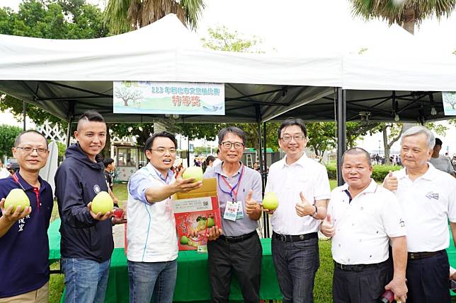 五度奪冠 八里紅秋觀光果園種出新北冠軍柚