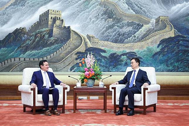 Chinese Vice President Han Zheng meets with AstraZeneca CEO Pascal Soriot in Beijing, capital of China, March 25, 2024. (Xinhua/Liu Bin)