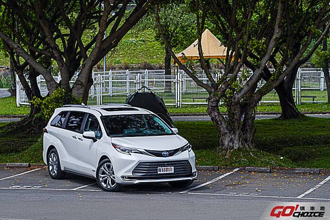 20210324 Toyota Sienna 1