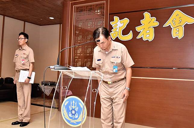 海軍士官喝花酒 中將指揮官道歉