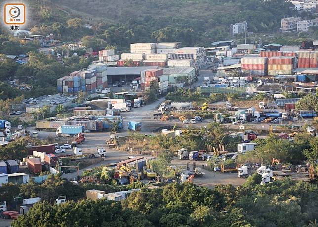 元朗橫洲第二、三階段發展時間表出爐，項目將興建13幢住宅大廈。(黃雄攝)